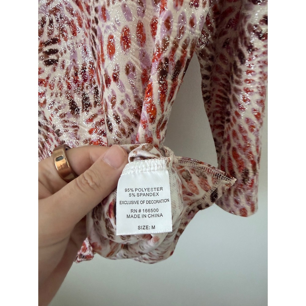 Delilah & Co Red Print Quarter Sleeve Blouse – Women's Medium – NWOT - Picture 3 of 4
